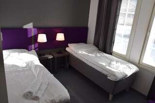 Отель Aamiaishotelli HiljaHelena Курикка Двухместный номер с 1 кроватью или 2 отдельными кроватями-12
